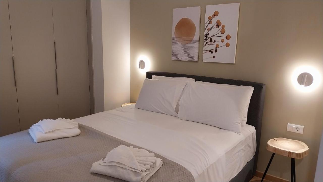 Uni Island - City Heart Suites Heraklion  Exterior photo