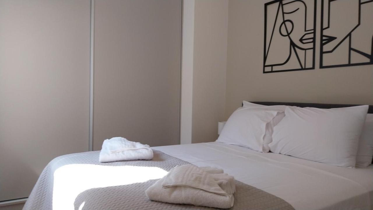 Uni Island - City Heart Suites Heraklion  Exterior photo