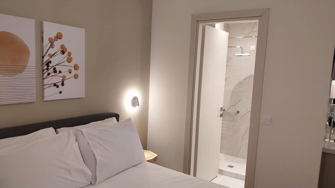 Uni Island - City Heart Suites Heraklion  Exterior photo