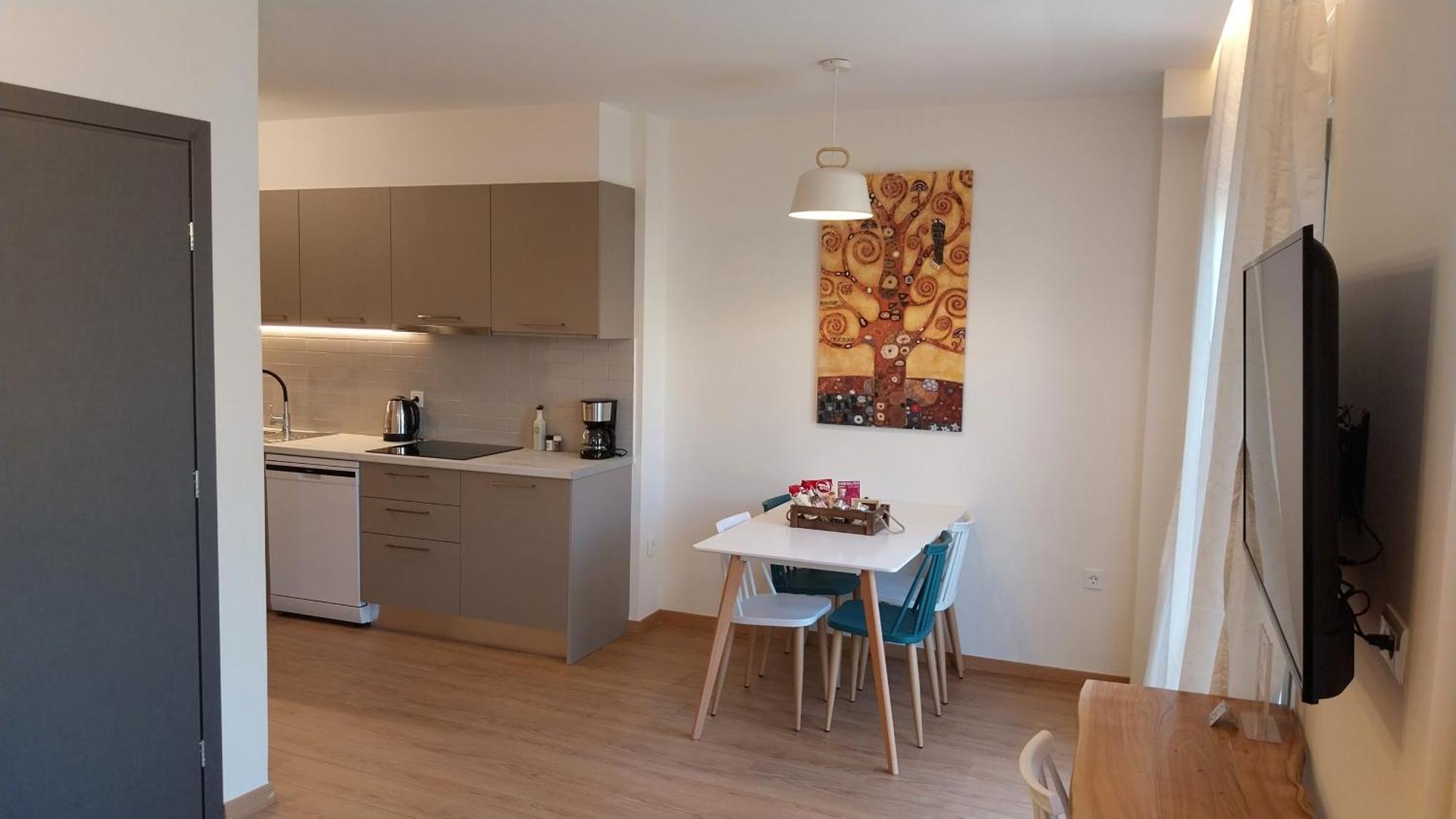 Uni Island - City Heart Suites Heraklion  Exterior photo