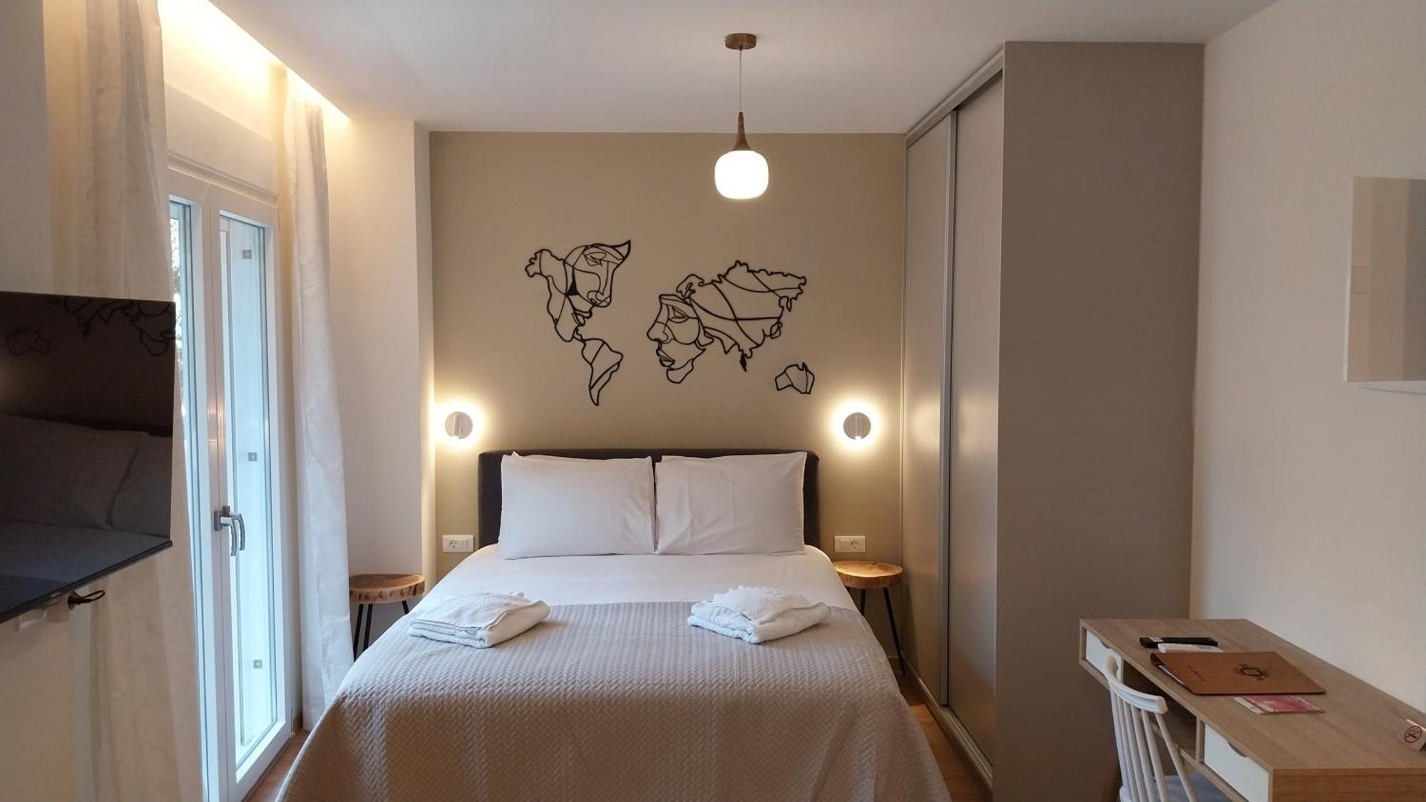 Uni Island - City Heart Suites Heraklion  Exterior photo